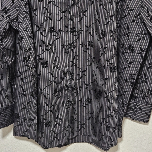 NWT MENS Cultura International button down with velvet like floral design - Picture 3 of 15